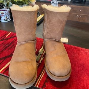 Ladies UGG boots. USA size 8